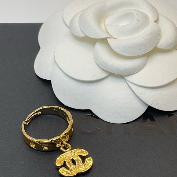 CHANEL Gold Ring with Crystal Charm - Picture 4 of 6